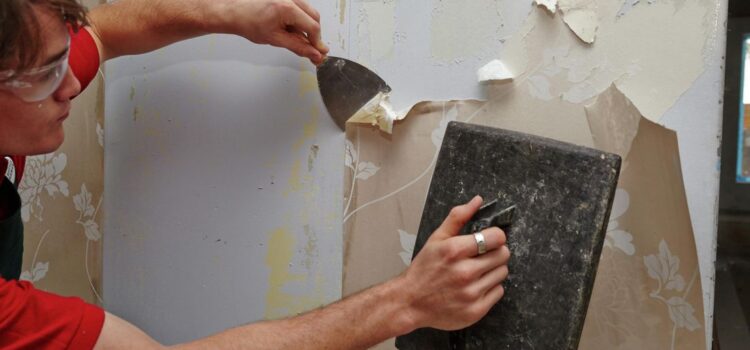 A Step-by-Step Guide: Successfully Removing Old Wallpaper Like a Pro